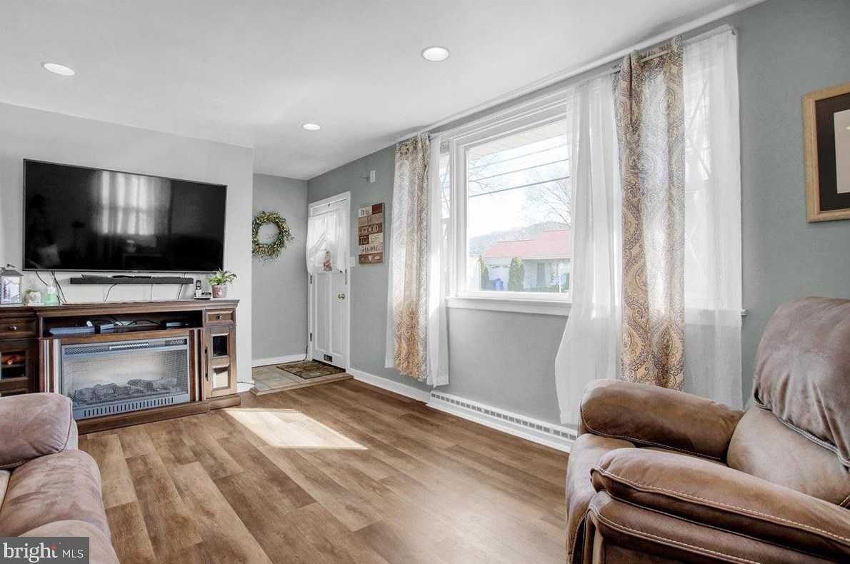3206 Montrose Ave, Reading, PA 19605-2212