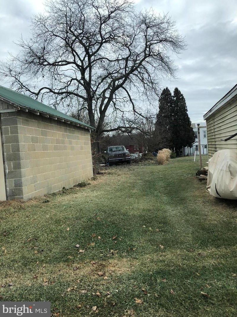 106 S 2nd St, Womelsdorf, PA 19567