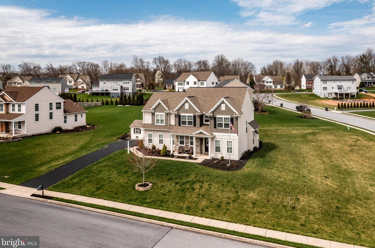 111 Pleasant View Dr, Douglassville PA  19518-9270 exterior