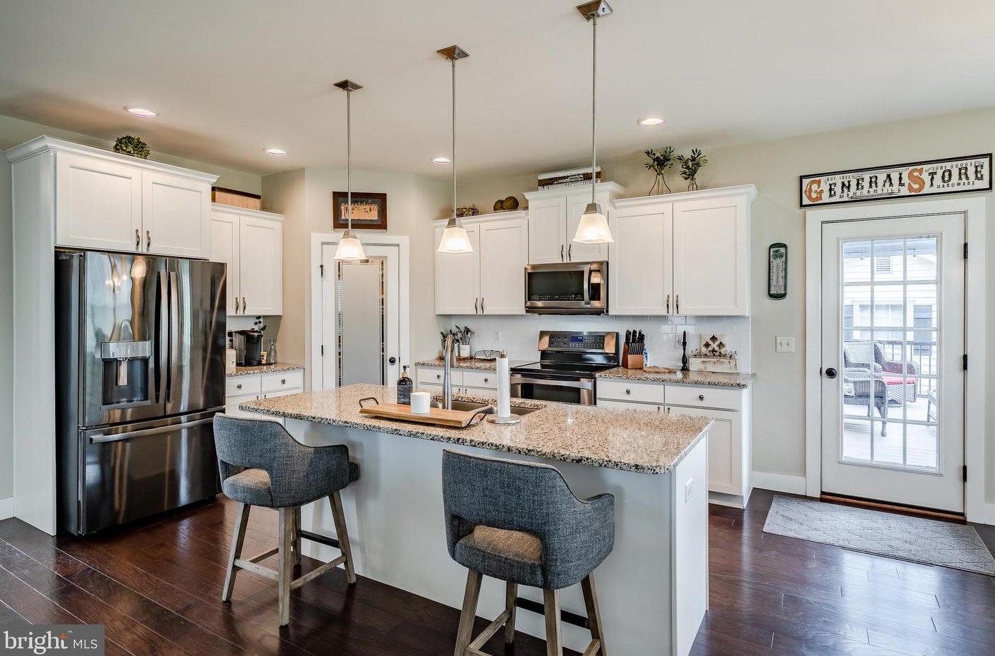111 Pleasant View Dr, Douglassville PA  19518-9270 exterior
