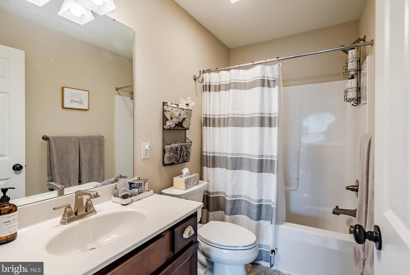 111 Pleasant View Dr, Douglassville PA  19518-9270 exterior