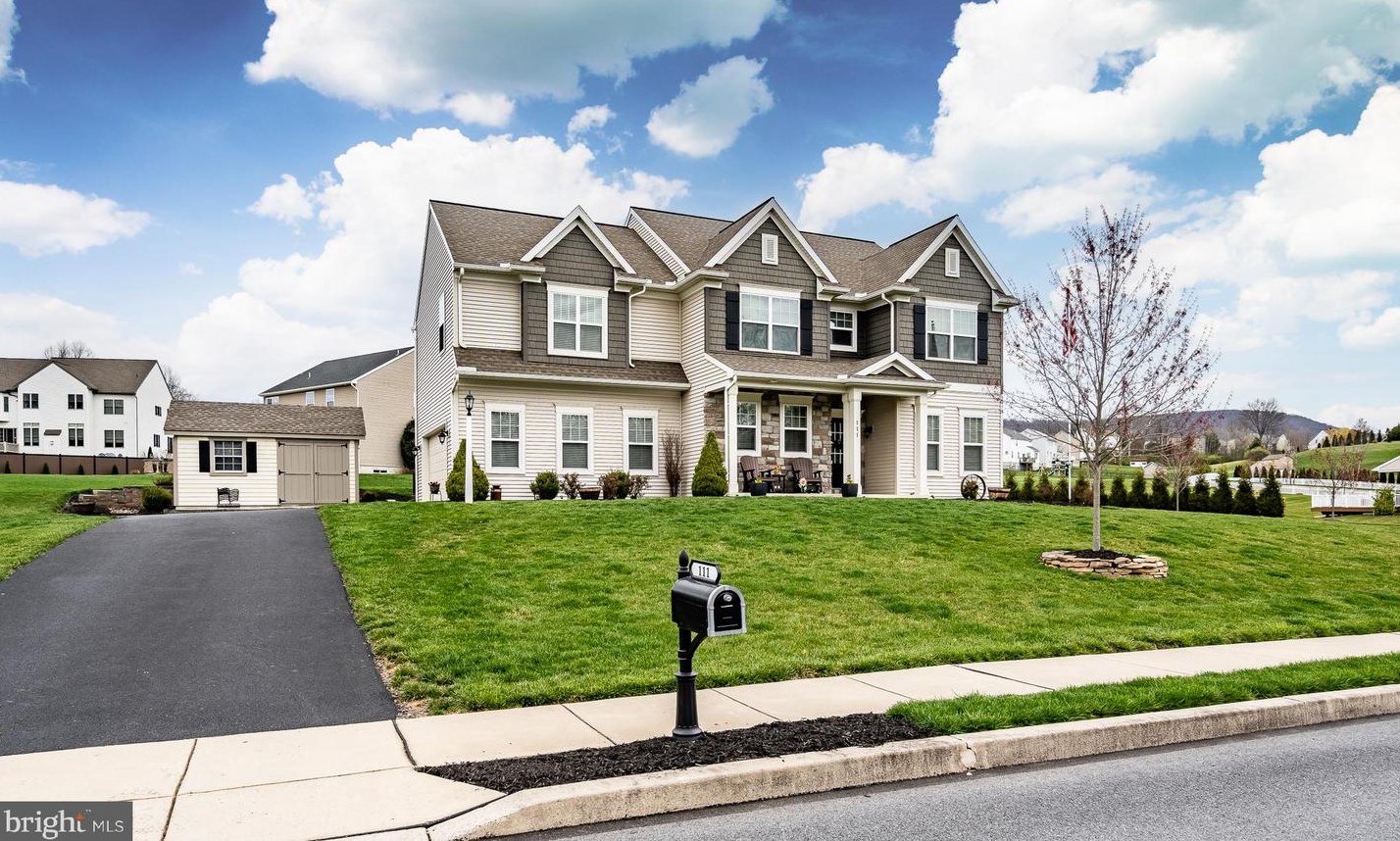 111 Pleasant View Dr, Douglassville, PA 19518