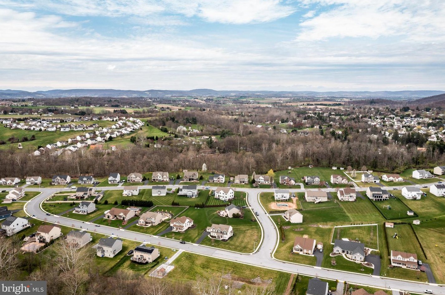 111 Pleasant View Dr, Douglassville PA  19518-9270 exterior