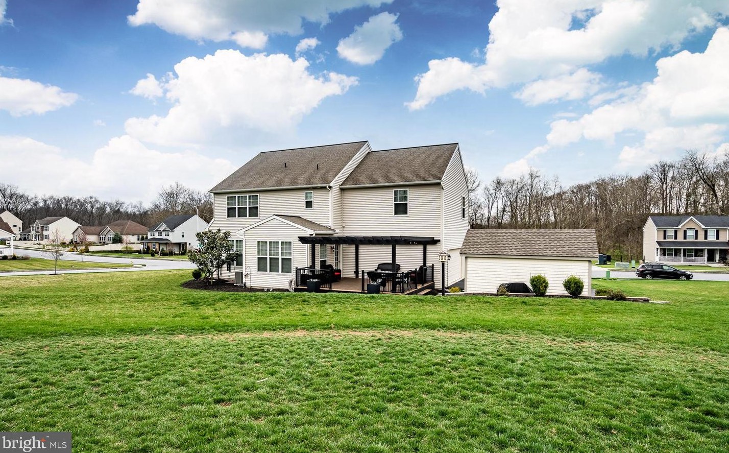 111 Pleasant View Dr, Douglassville PA  19518-9270 exterior