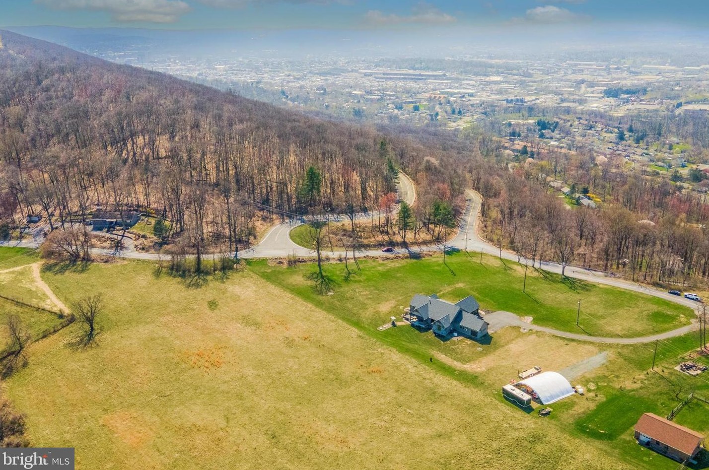 325 Skyline Dr, Reading PA  19606-8504 exterior