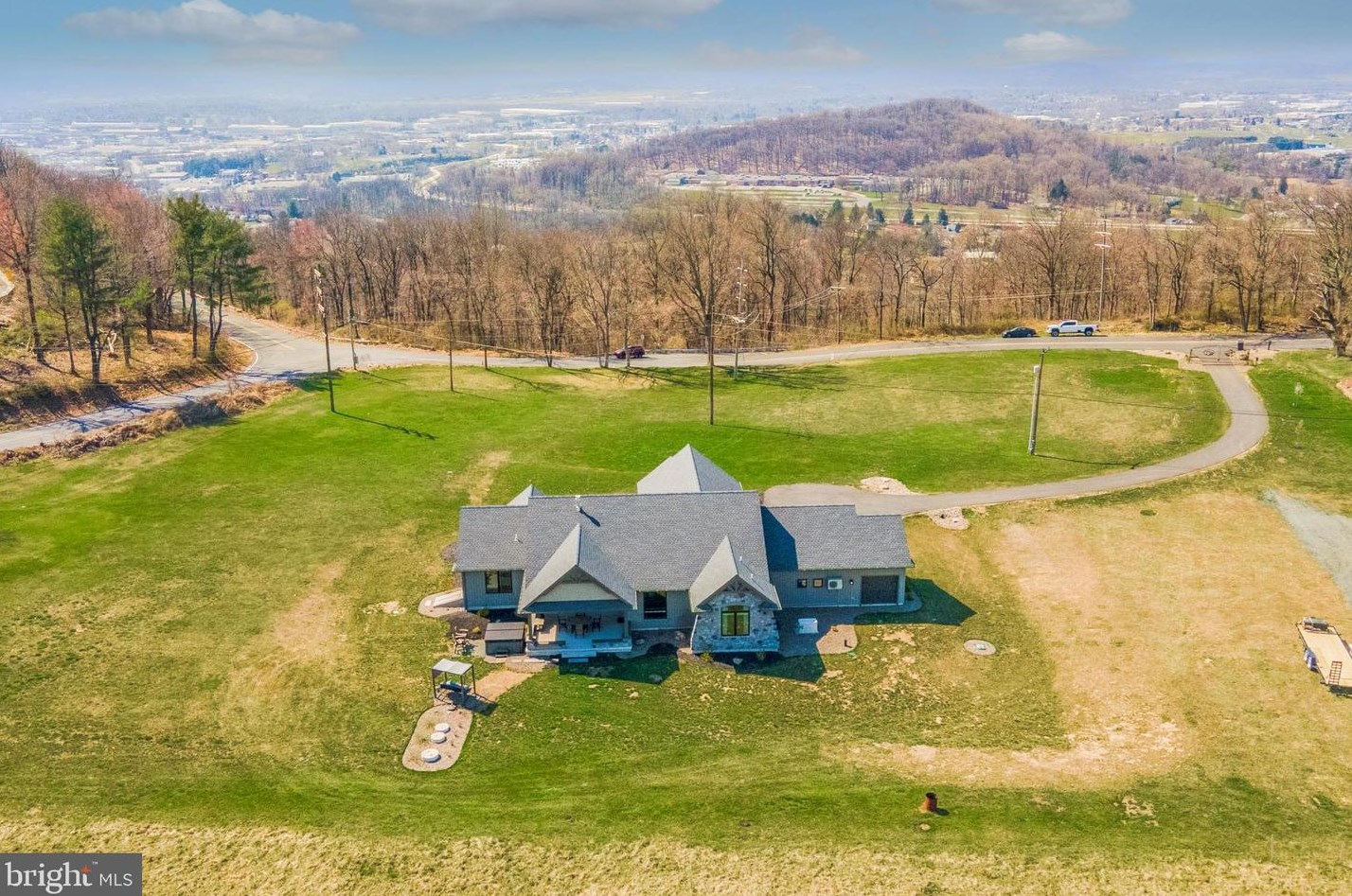 325 Skyline Dr, Reading PA  19606-8504 exterior