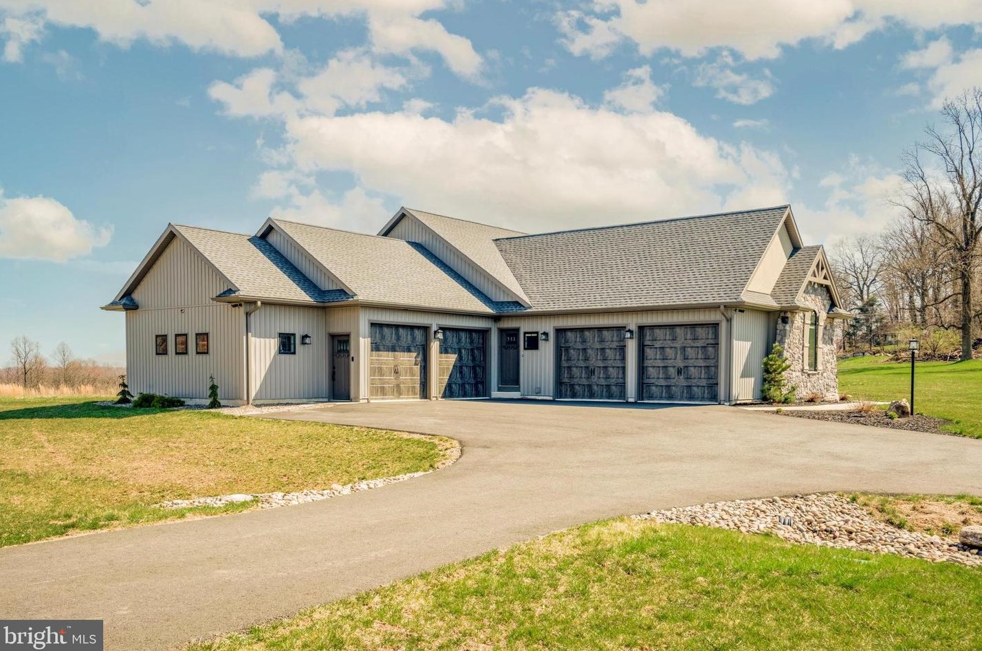 325 Skyline Dr, Reading PA  19606-8504 exterior
