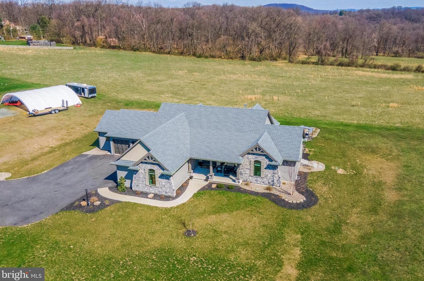325 Skyline Dr, Reading PA  19606-8504 exterior