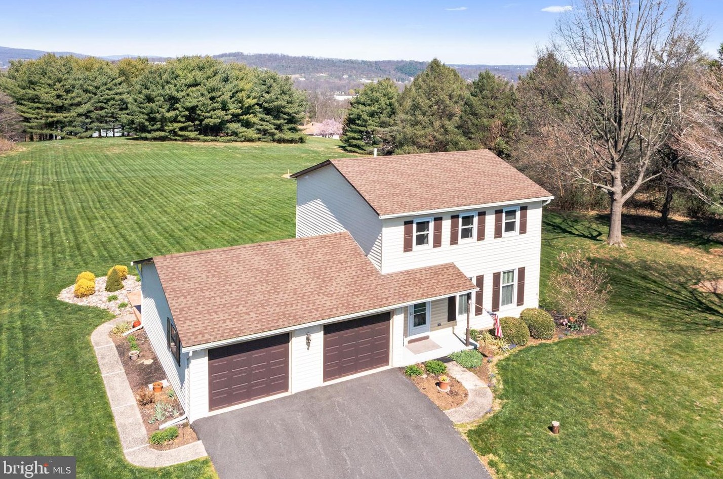83 Hillcrest Dr, Spangsville, PA 19512-9202