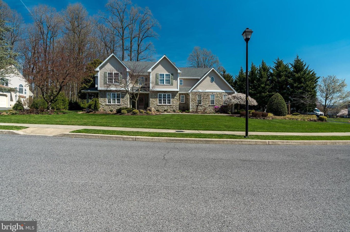 101 Lisa Ct, Hummels Store, PA 19540-1251