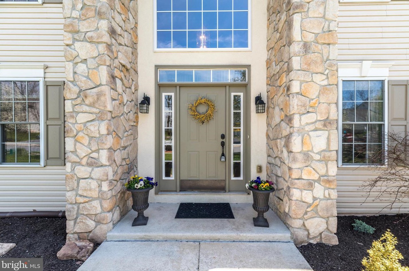 4 Hayden Cir, Reading, PA 19606-8952