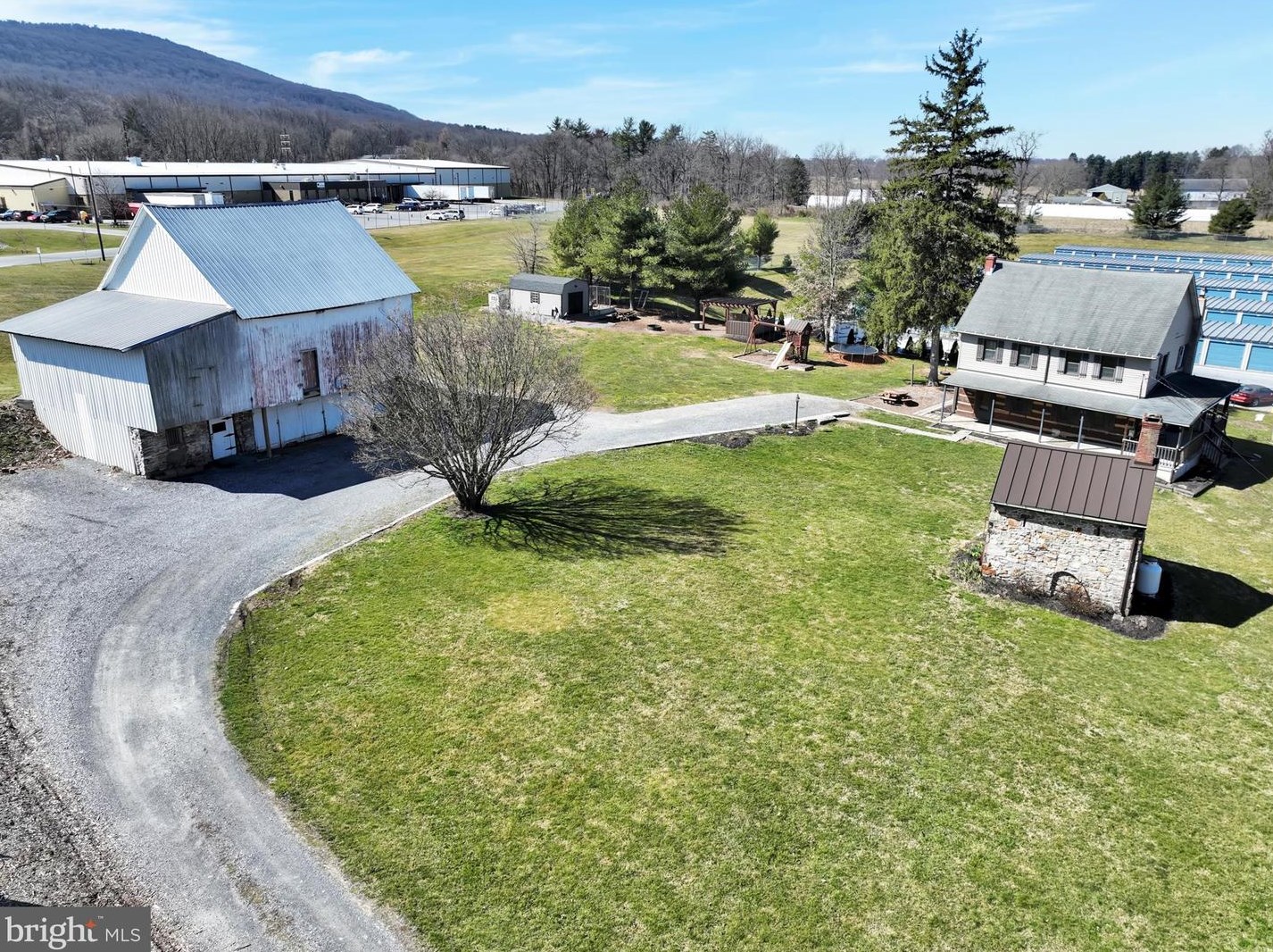 328 Hill Rd, Womelsdorf, PA 19567-9200