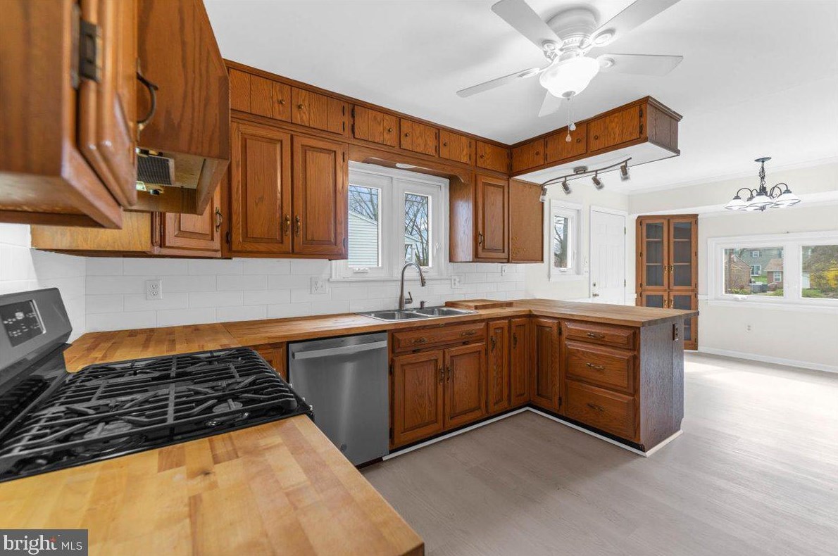 9 Larchwood Rd, Reading PA  19610-1917 exterior