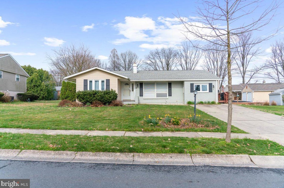 9 Larchwood Rd, Reading PA  19610-1917 exterior