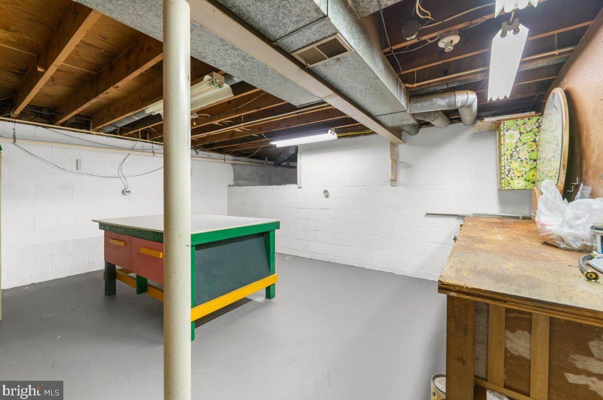 9 Larchwood Rd, Reading PA  19610-1917 exterior