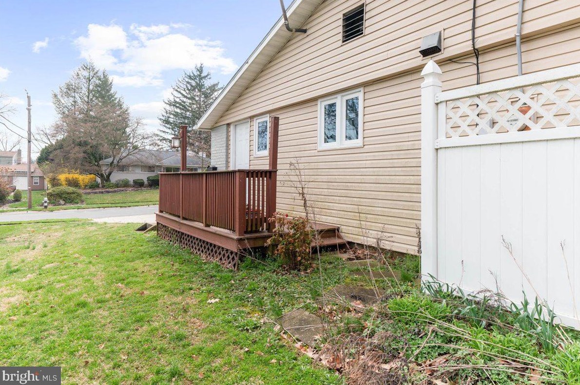 9 Larchwood Rd, Reading PA  19610-1917 exterior