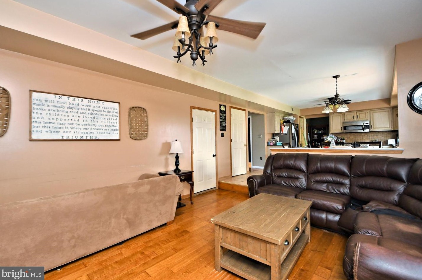 107 Meadowcrest Ln, Douglassville PA  19518-9614 exterior