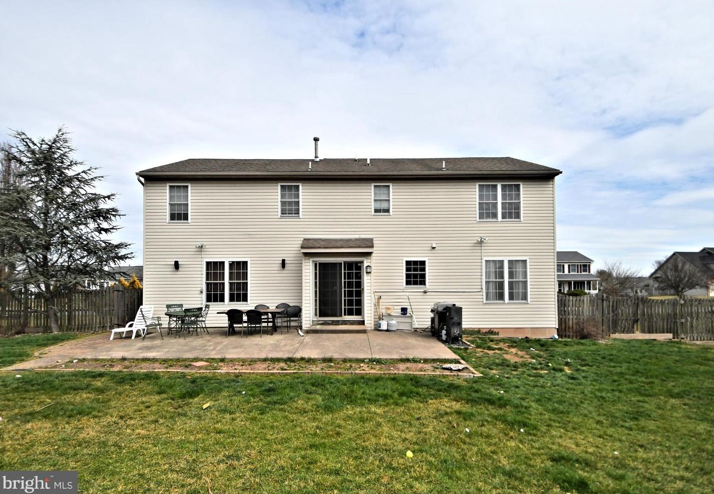 107 Meadowcrest Ln, Douglassville PA  19518-9614 exterior