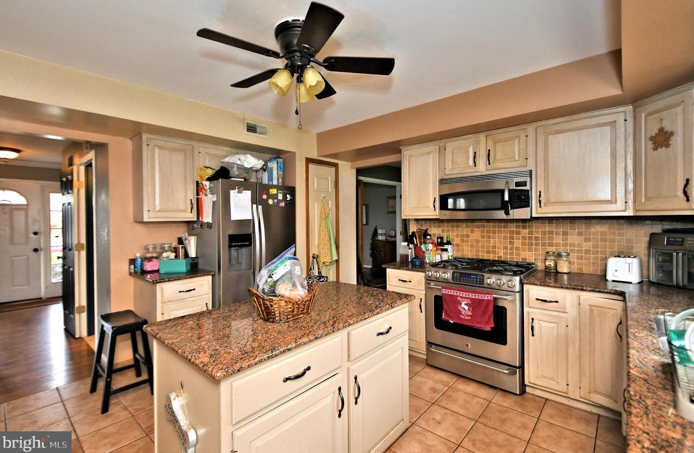 107 Meadowcrest Ln, Douglassville PA  19518-9614 exterior