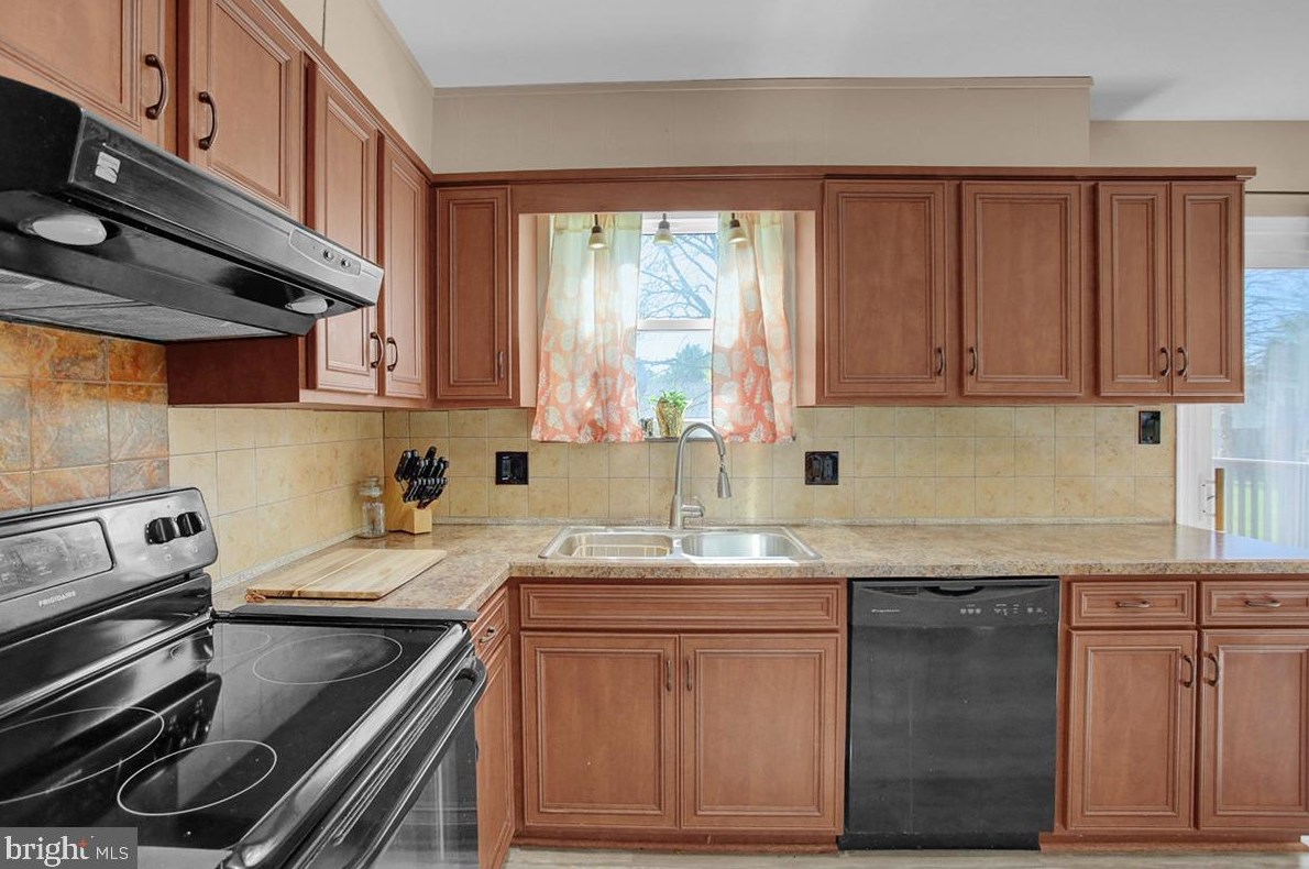 4 Surrey Ct, Basket PA  19547-9723 exterior