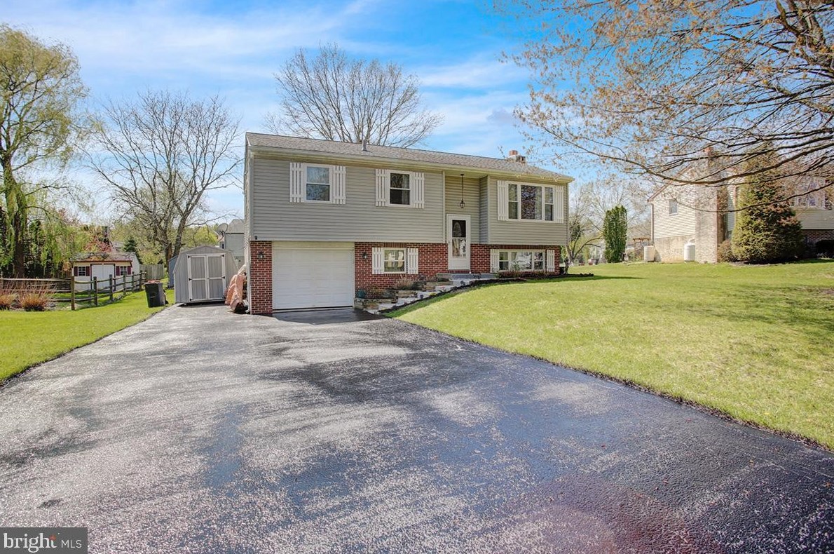 4 Surrey Ct, Basket PA  19547-9723 exterior