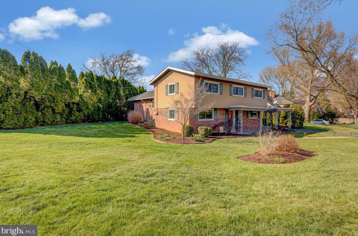 2305 Wassner Dr, Reading, PA 19609-1234