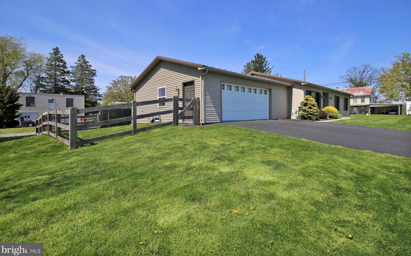 586 Godfrey St, Rehrersburg, PA 19550