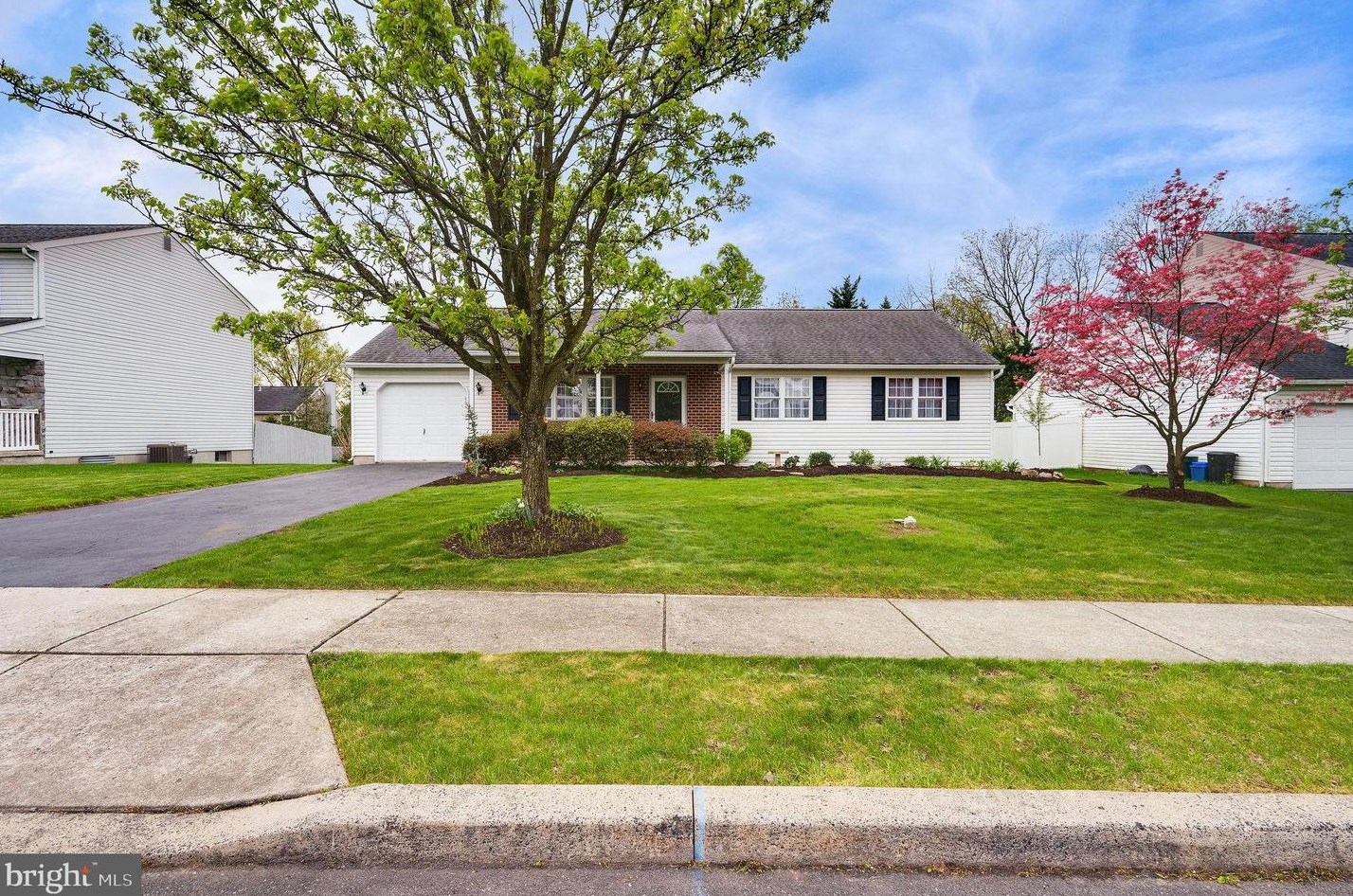 4520 Hillside Rd, Reading, PA 19606