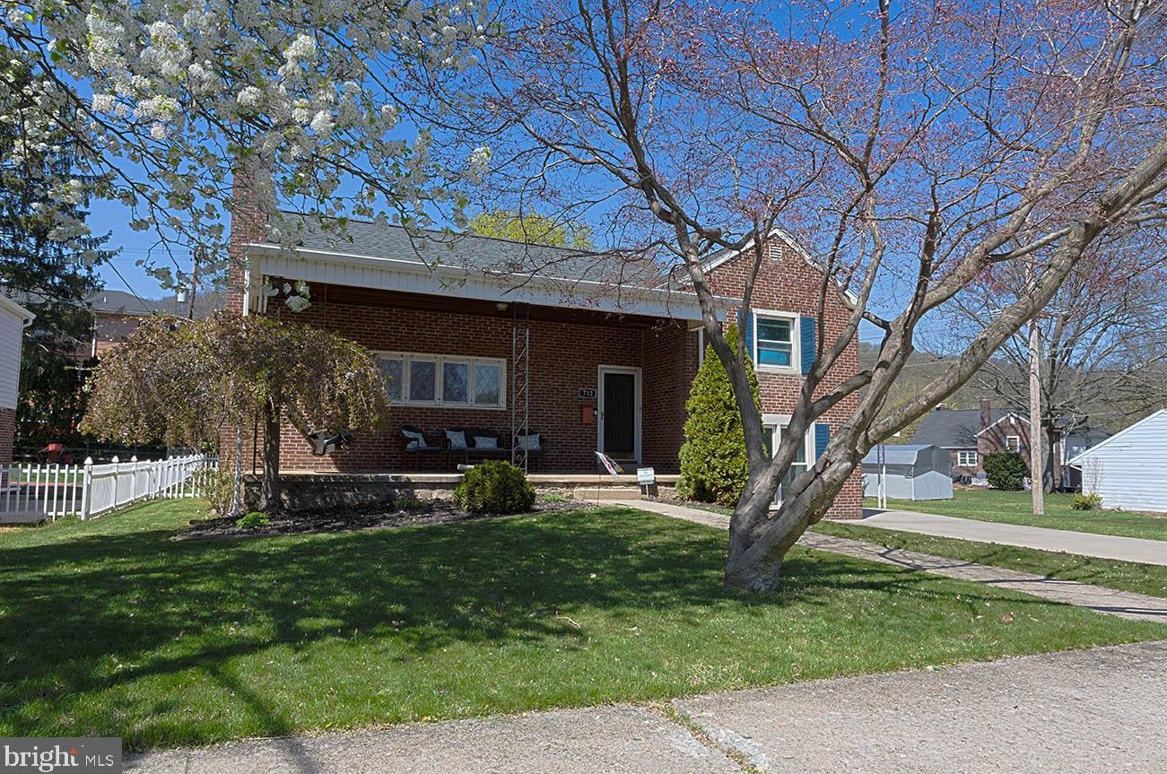712 Brighton Ave, Reading, PA 19606-1429
