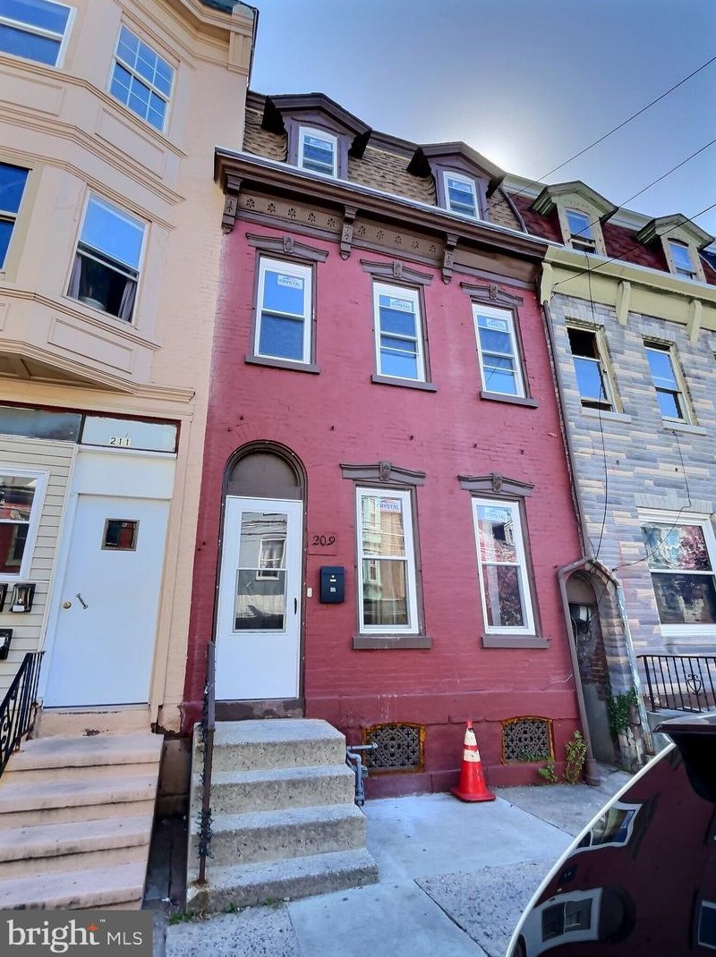 209 N 10th St, Reading, PA 19601