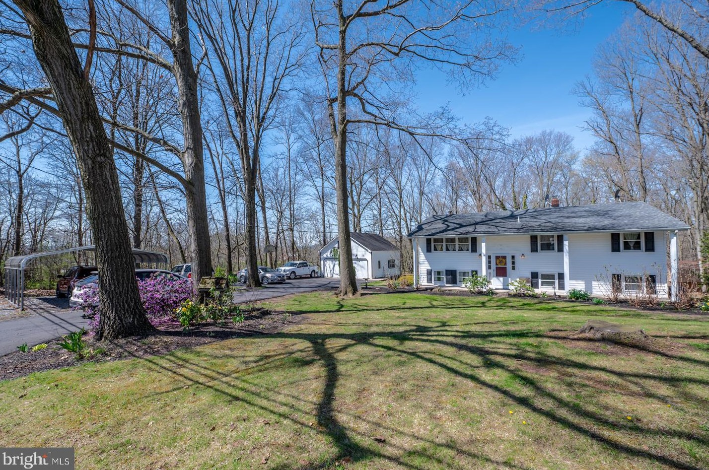 310 Meeting House Rd, Douglassville, PA 19518-8835