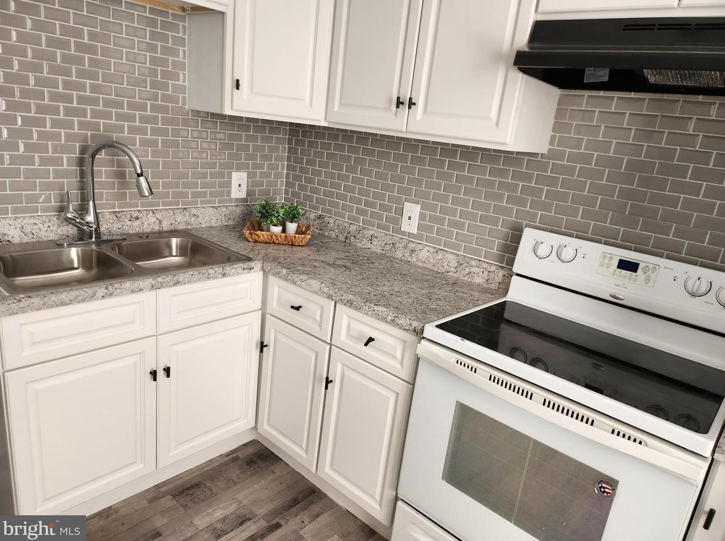 832 Mulberry St, Reading PA  19604-2413 exterior