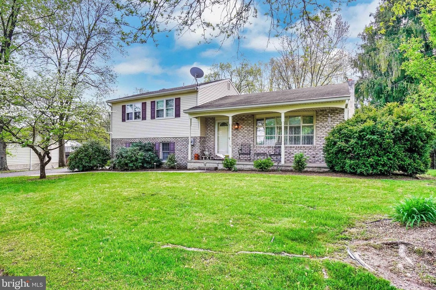 124 Russell Ave, Douglassville, PA 19518-1119