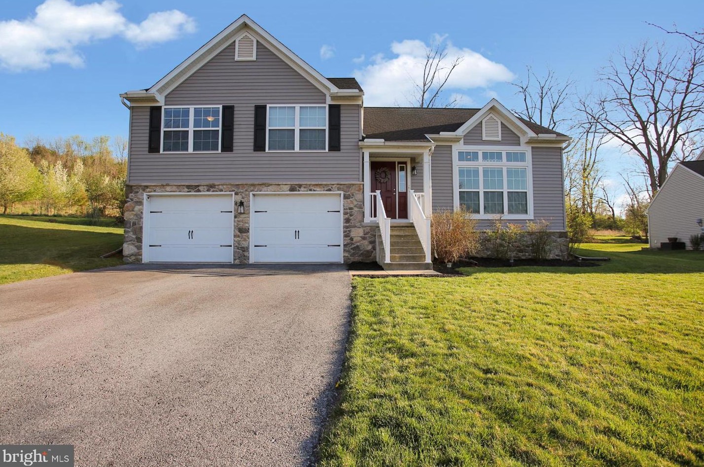 12 Winding Brook Ln, Reading, PA 19606-5106