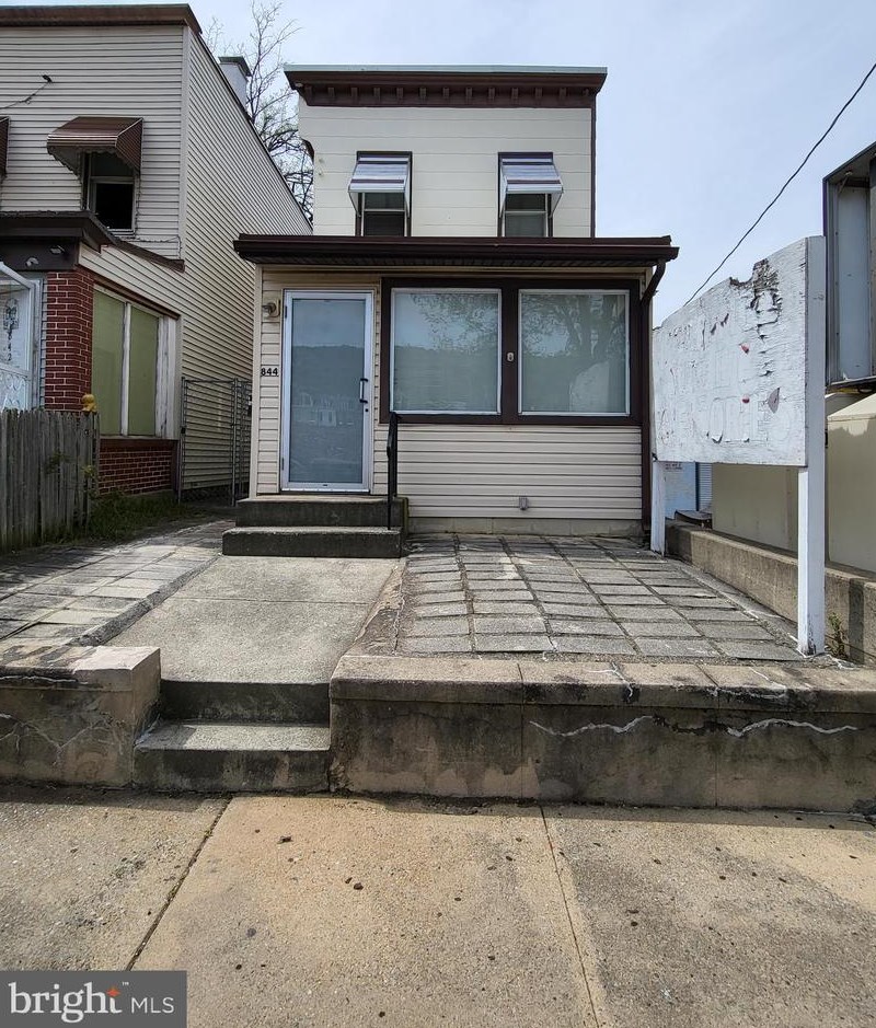 844 9th St, Reading, PA 19604-2417