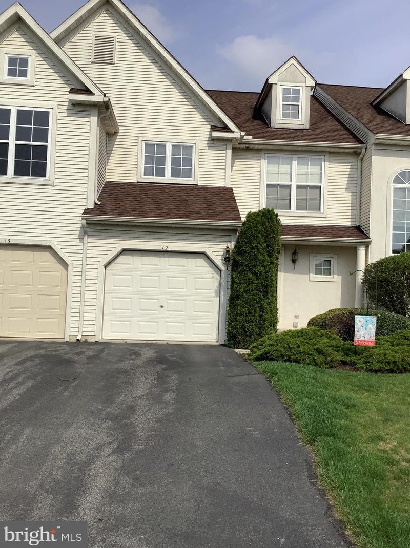 12 Whitetail Ln, Reading, PA 19606-9490