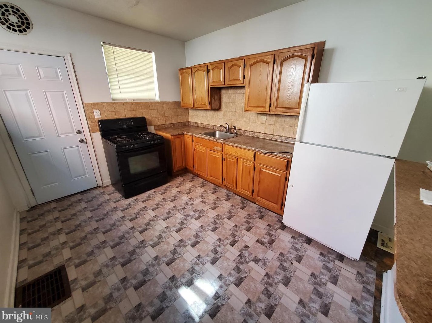 329 Hoskins Pl, Reading, PA 19602