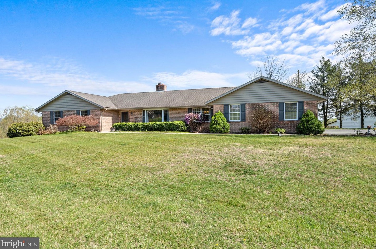 987 Victory Cir, Reading, PA 19605-9663