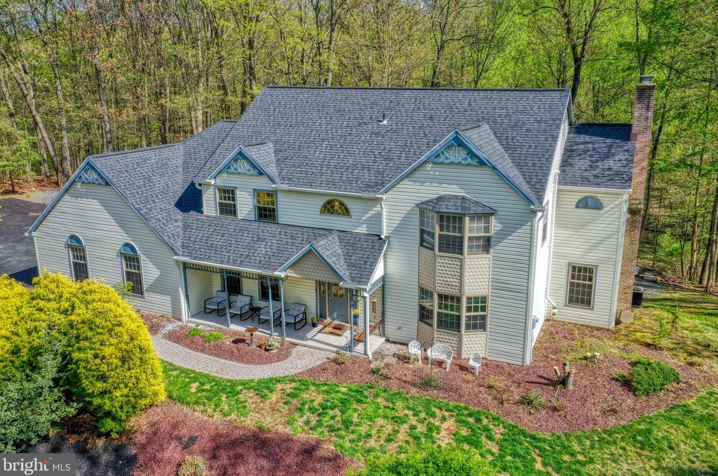 4 Hidden Pond Dr, Reading, PA 19607-9777