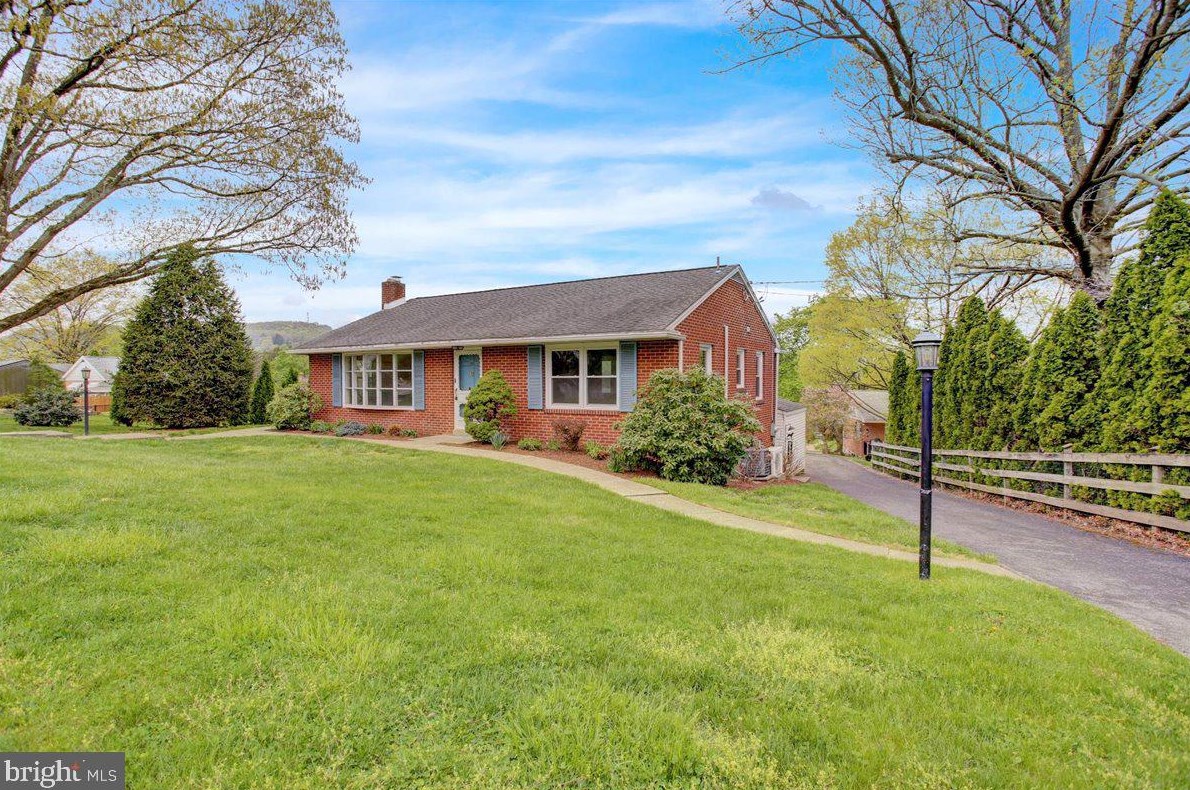 918 John St, Reading, PA 19607-2316
