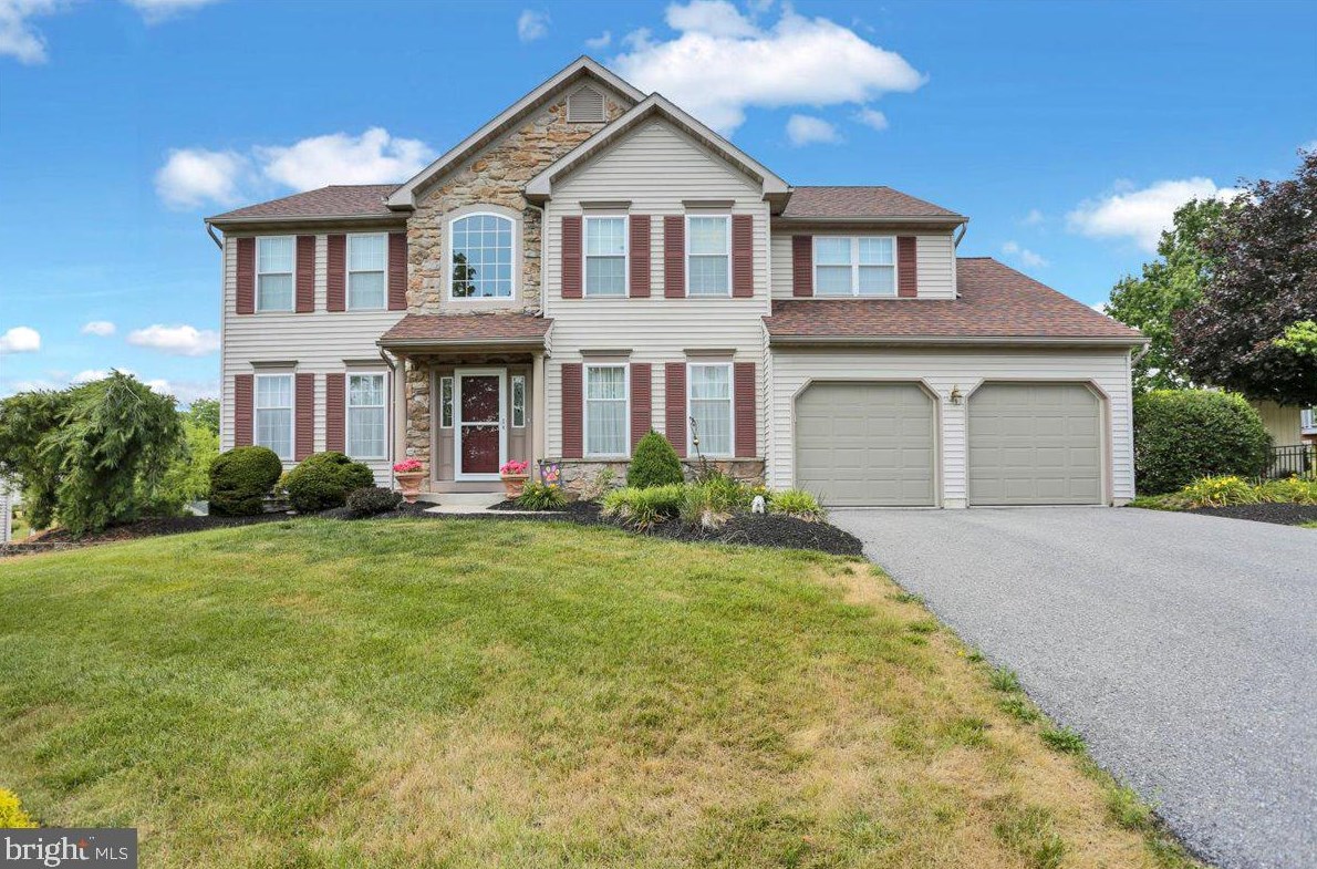 501 Bramblewood Dr, Douglassville, PA 19518