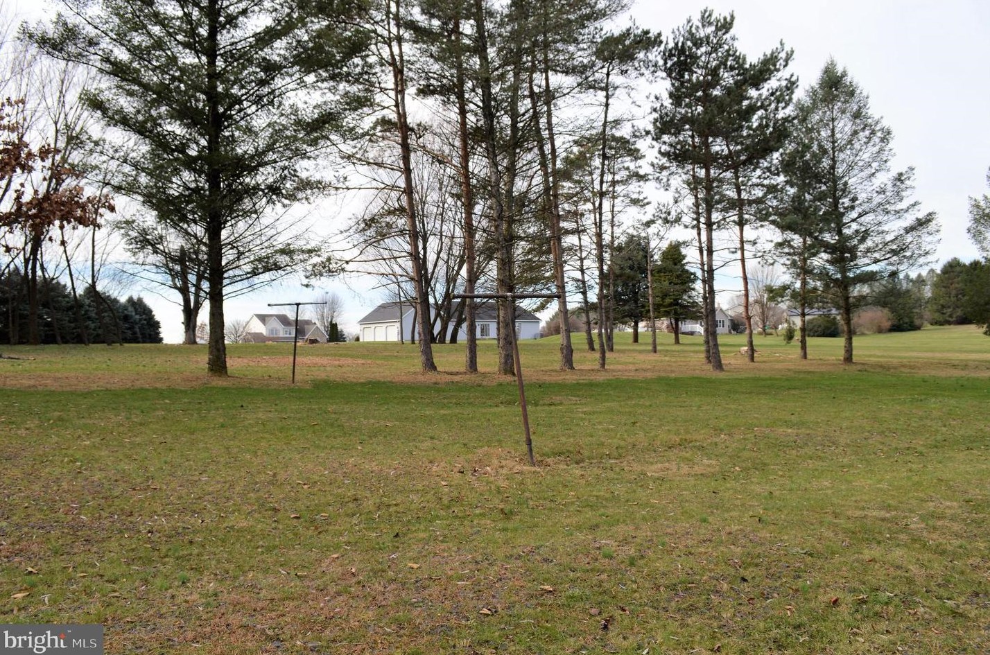 235 Forest View Dr, Greenwich PA  19530-9036 exterior