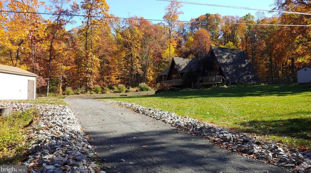 15 Vince Julia Ln, Womelsdorf, PA 19567-9203