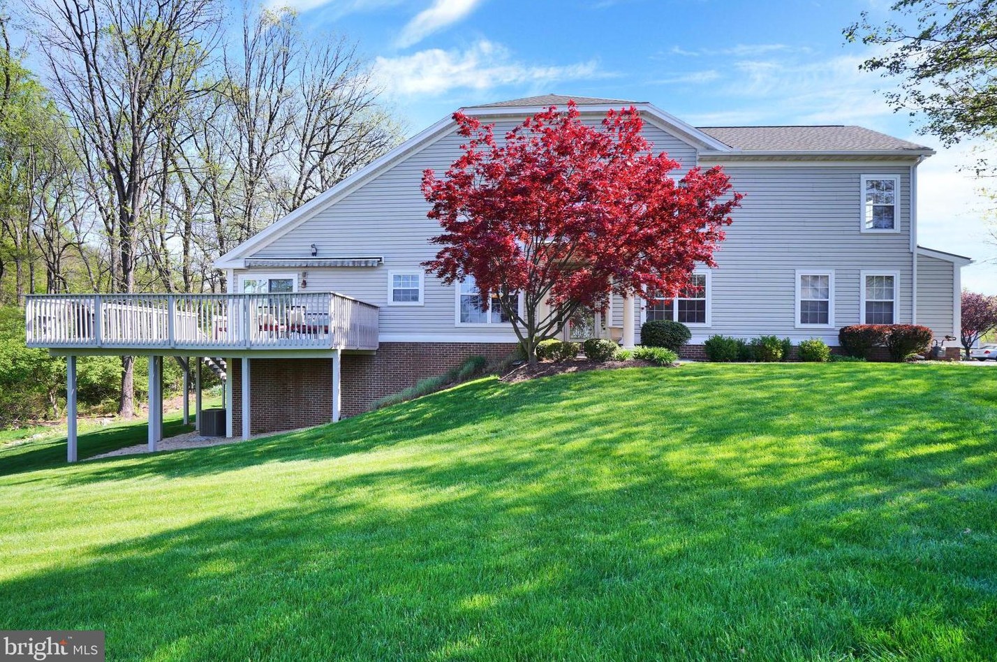 418 Oak Hill Ln, Reading, PA 19610-3209