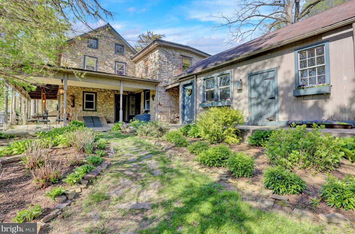 284 Crow Hill Rd, Dale, PA 19504