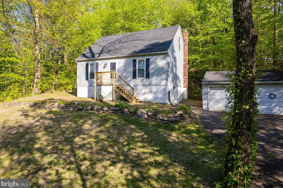 165 Mill St, Spangsville, PA 19512
