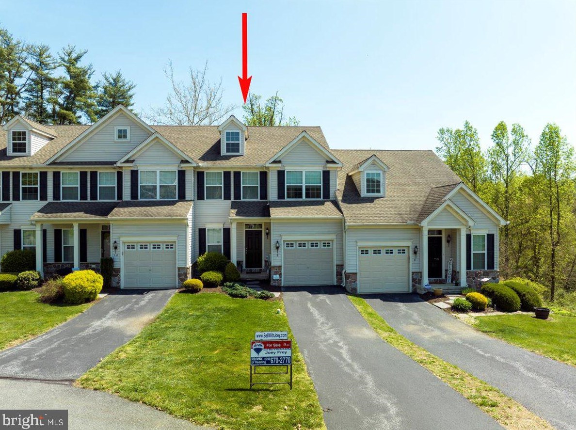 9 Chaser Ct, Reading, PA 19607-9717