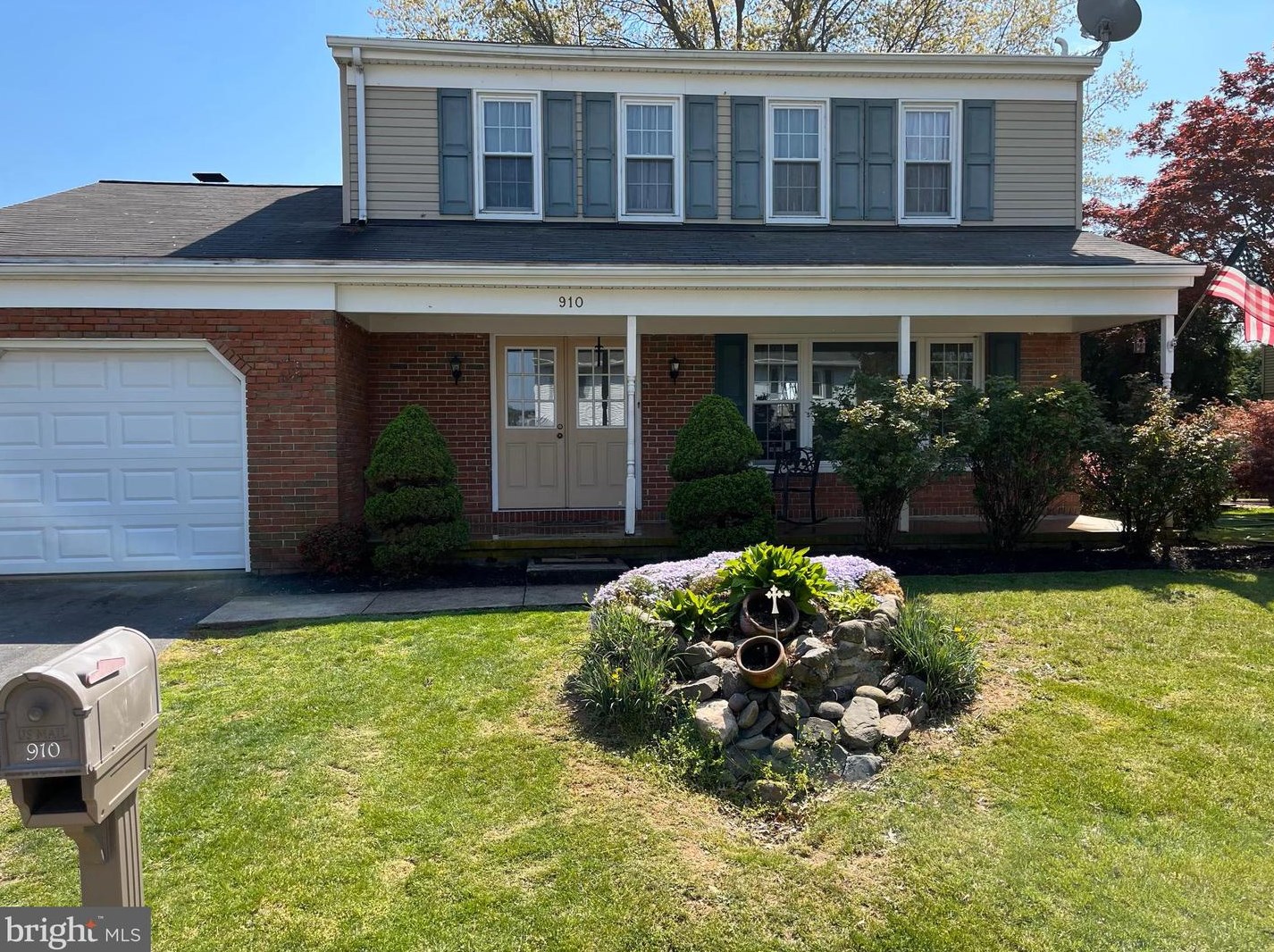 910 Center Rd, Womelsdorf, PA 19567-1025