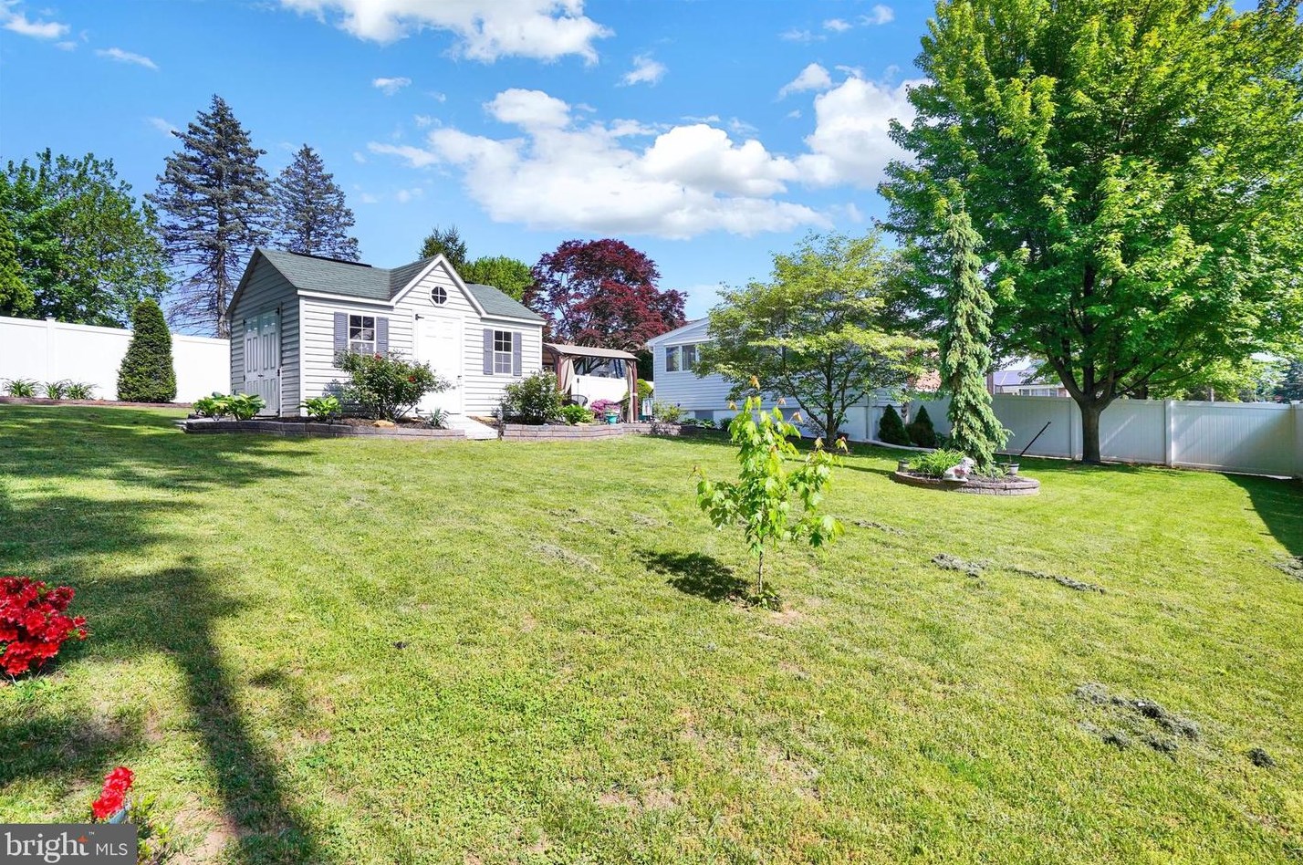 3501 Magnolia Ave, Reading PA  19605-1537 exterior