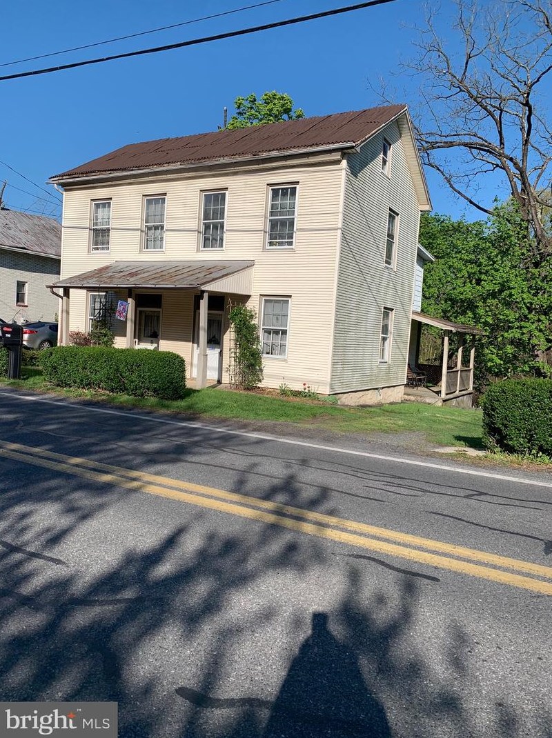 700 Mohrsville Rd, Shoemakersville, PA 19555